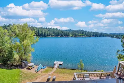 Image de Lakefront Villa (180° view, private dock, boats)