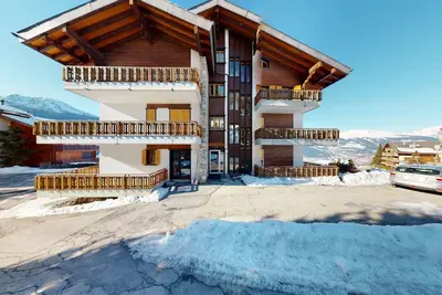 Image de Superbe appartement avec vallée et colline