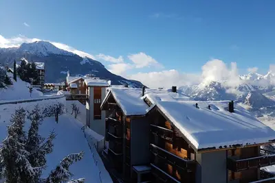 Bel appartement avec vue magique sur la colline