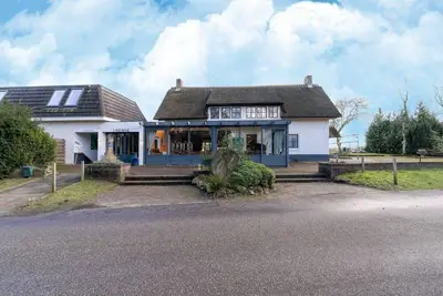 Image de Fantastique maison de campagne Ă Diever avec jacuzzi