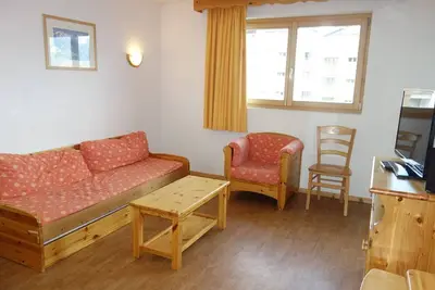 Image de Appartement de bon goût avec vue sur la montagne