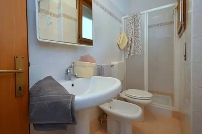 Image de Spacieux appartement de quatre pièces pour 8 personnes à 100 mètres de la plage par Beahost Rentals