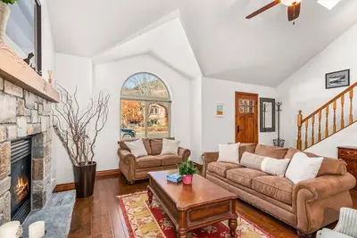 Image de Deer Run Vista | Mid-Valley, Sleeps 8, Lg Yard
