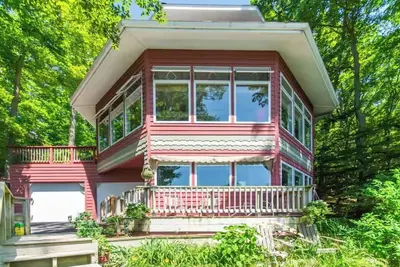 Image de New! Spacious Cottage w/Stunning Lake Michigan Views