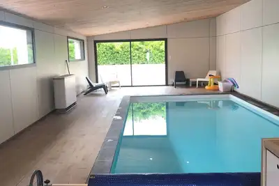 Image de Gîte 1 chambre accès à la piscine couverte et chauffée. A 2 pas de la mer