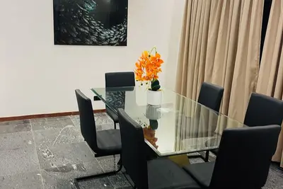 Image de An amazing 4-bedroom townhome with WiFi, Outdoor jacuzzi in serene Sakumono, Accra
