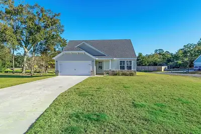 Image de Brand New, fully furnished 3 bedroom, 3 bathroom home in Ocean Springs!