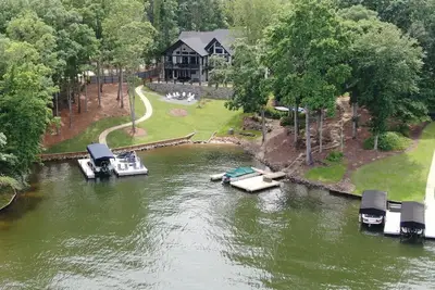 Image de Modern Magnolia: Brand-New 5br Luxury Lakefront w/all the Amenities!