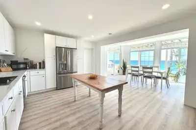 Seaside Beach House, Grape Bay Beach, Paget