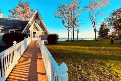 A- Frame of Mind is 4-bedroom house in charming G-O-T-L. Enjoy your stay