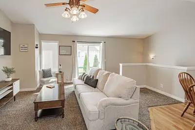 Image de Spacious Retreat: Hot Tub, Game Room & Theater!