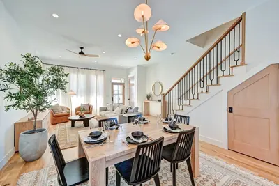 Image de The Modern Downtown Getaway Str-291