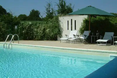 Image de Beautifully  light and spacious 4 bedroomed villa with inground pool