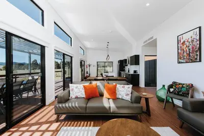 Image de Frantoio Cottage Serene Horizons Stylish Comforts