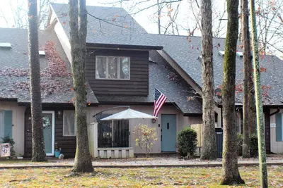 Image de Graceful 2 Bed, 2. 5 Bath Townhome with Garage!