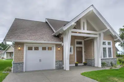 Image de Spacious Ocean View Cottage near Qualicum! Steps from the Beach!
