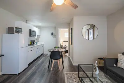 Image de Centrally Located - 10 minutes to Downtown Phoenix and Airport