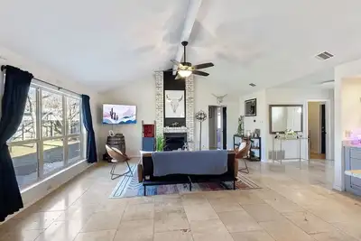 Image de 3br Home Near Q2 Stadium & Domain Fire Pit, Games