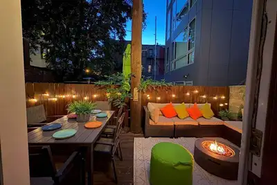 Image de Private Patio Apt • Min to Nyc • Sleeps up to 9 • Free Parking • Washer/Dryer