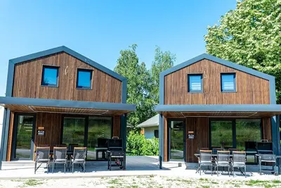 Image de Tranquil Luxe Thermal Escape Mobile Home - Classic Mobile Home with Terrace