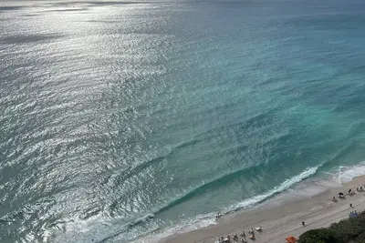 Image de 1-bedroom ground floor condo steps from ocean and pool at Shuckers Jensen Beach