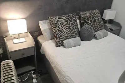 Av Space 3: Quiet Stay for Two Near Anfield Stadium