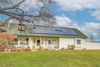 Image de 1 Mi to Old Town: ‘Cb’s Hidden Haven’ w/ Farm