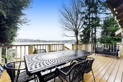 Image de Lake Washington retreat with private dock, firepit, and stunning water views