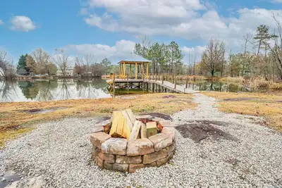 Image de Walk to Little River Falls: Lakefront Cabin