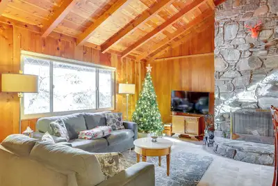 Image de Strawberry Creek Gem w/ Deck, Walk to Town!