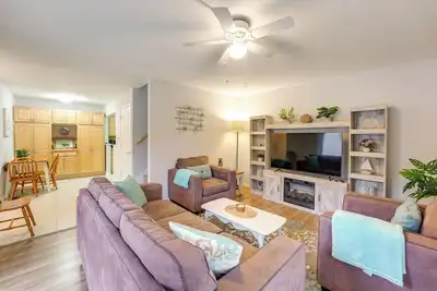 Image de 1 Mi to Beach: Condo w/ Bicycles in Spring Lake!