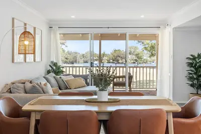 Image de Riverside Bliss: Luxe Retreat in South Yunderup
