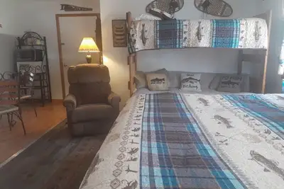 Image de Cabin 2 - Unit 3 sleeps 5 people