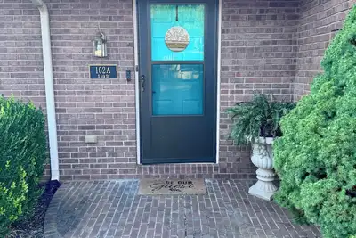 Image de Charming 2-bedroom townhome near downtown Cave City. Child and pet friendly.