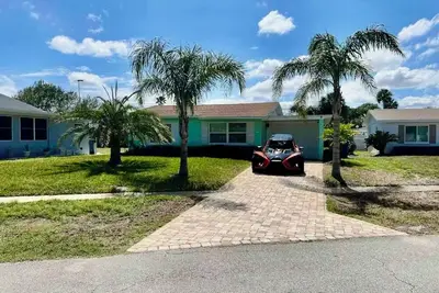 Image de Charming 2-bedroom house in welcoming Ormond Beach with wifi, Ac, and more.