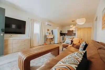 Image de \"Terracotta Suite\" @ ArnoTriplex! Hot Tub+Pet Friendly!