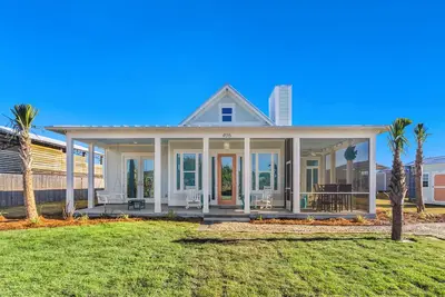 Image de La Buena Vida is a 3bd/3ba, newly built home w/modern amenities, screened-in porch, pet friendly!