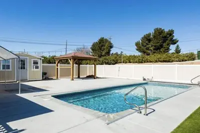 Image de Charming 4-bedroom house with Ac and WiFi in Hesperia w/ Beautiful pool