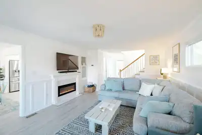Image de Coastal Retreat w Pool and Mil Suite!