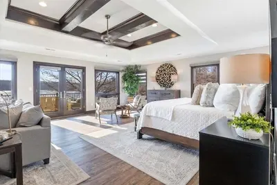 Image de Loto Pointe, Updated Luxury Home w\/ Boat & Pwc Slip, Boat Ramp, Firepits, Pool Table & More!