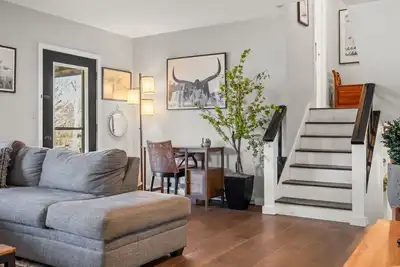 Exquisite Londonderry Home minutes to 3 Ski Mountains