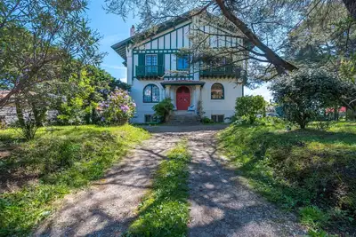 Image de Maison basque familiale à Anglet – Grand jardin paysager, 5 chambres, plage à 1, 9 km