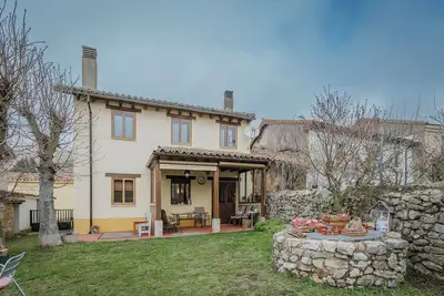 Image de Gîte rural 'El Hidalgo' avec vue sur la montagne, jardin privé et Wi-Fi