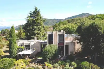 Image de Rare Brutalist Architectural artist's retreat estate with pool, gardens, views.