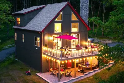 Image de Luxe Lodge, Fam & Dog Friendly, Hot Tub, Arcade, Game Rm