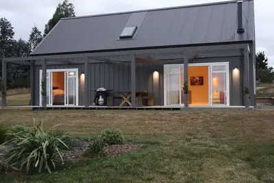 Image de Beautiful Wairarapa views, short drive to all Martinborough has to offer