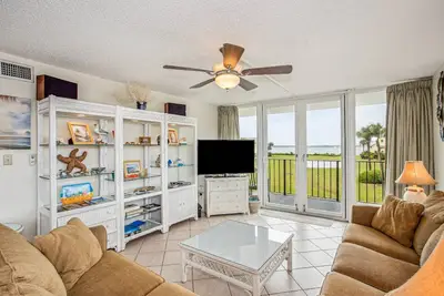 Image de Waterfront 2br Condo With Amazing Views - Huge Community Pool - Convenient Beach Access - Fast WiFi