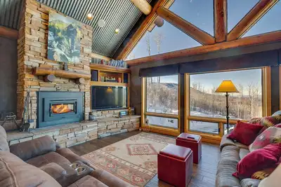 Image de 'Black Bear Cabin' Near Skiing & Hiking!