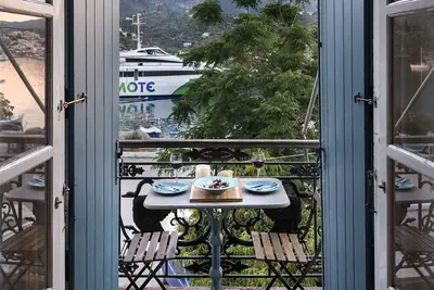 Image de Waterfront house with private garden