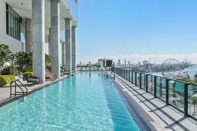 Image de Mvr - Breathtaking Bay Views from Your Balcony!